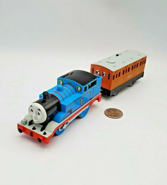 Zuoan Ferrovia in legno giocattolo locomotiva a batteria treno per pista di legno, treno motorizzato per bambini con collegamento magnetico, compatibile con Thomas, Brio, Chuggington, Melissa