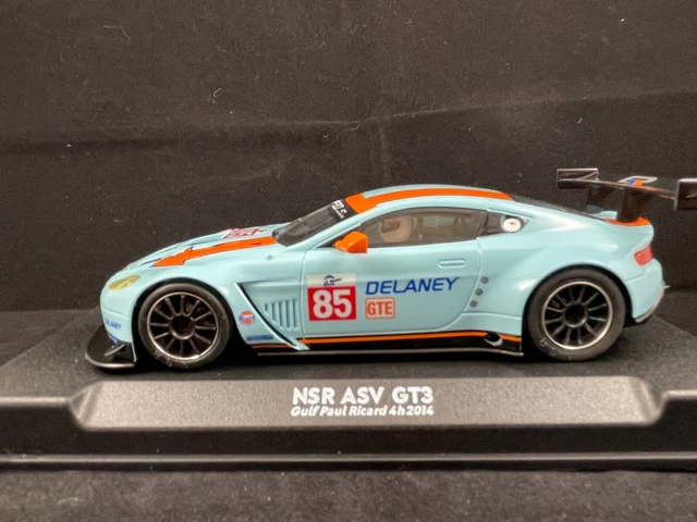Slot Car Scalextric Aston Martin DBR9 ROFGO Gulf Edition - 1:32
