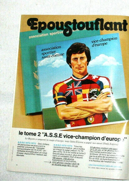Affiche Pub Le Coq Sportif – ASSE – Maillot Du Mois 1977 – Foot Vintage