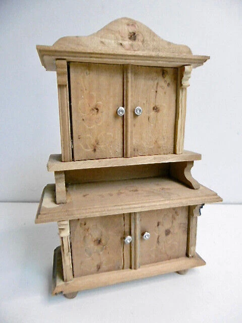 Buffet/meuble de rangement ancien en bois de hêtre sculpté du 19ème siècle de st