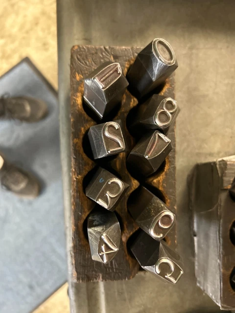 Estampillas numéricas de metal de 5/8
