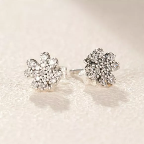 Brand New Genuine Pandora S925 Silver Radiant Clover Stud CZ Earrings 297944CZ