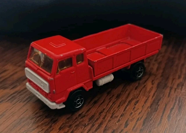 Miniature Camion de dépannage MERCEDES Atego de Pompier Ech:1/87 HERPA