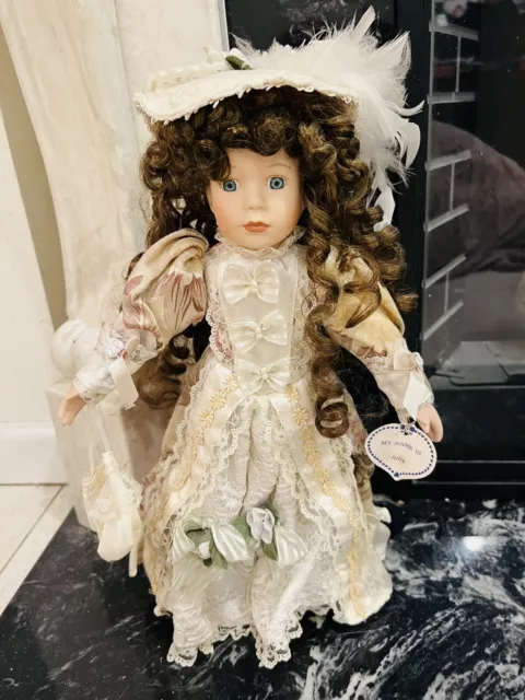 Vintage- Pretty 2001 Victorian Porcelain Doll