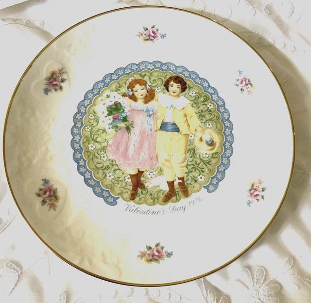 ROYAL DOULTON BONE China Plate Valentines Day 1976 Gold Rim Poem on