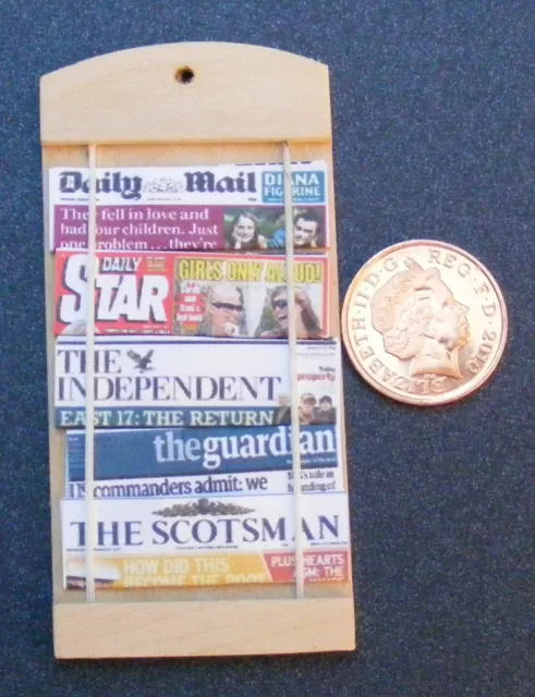 Wooden Newspaper Rack With UK Newspapers Tumdee 1:12 Scale Dolls House Miniature