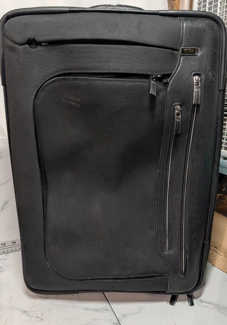 TUMI ARRIVE DE Gaulle International 2 Wheel Carry-On Black Luggage