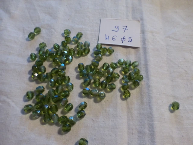 lot 97 PERLES anciennes en cristal de bohème à facettes vert olive ab diam 6 mm