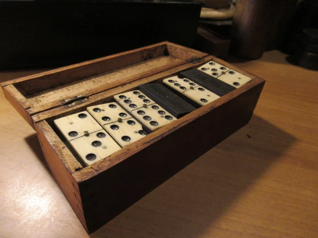 Ancienne boite bois de jeu de Dominos Os et Ebène | Selency