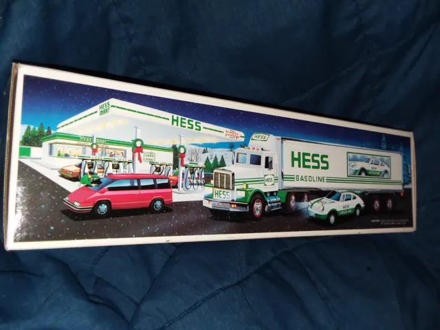 HESS toy truck 18 Wheeler with Car 1992 new in box