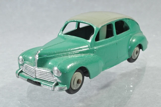 AB494 Dinky Toys France #24R Peugeot 203 R/-