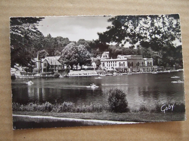 Cpa Bagnoles De L'orne (61) Le Casino Et Le Lac. Photo Veritable
