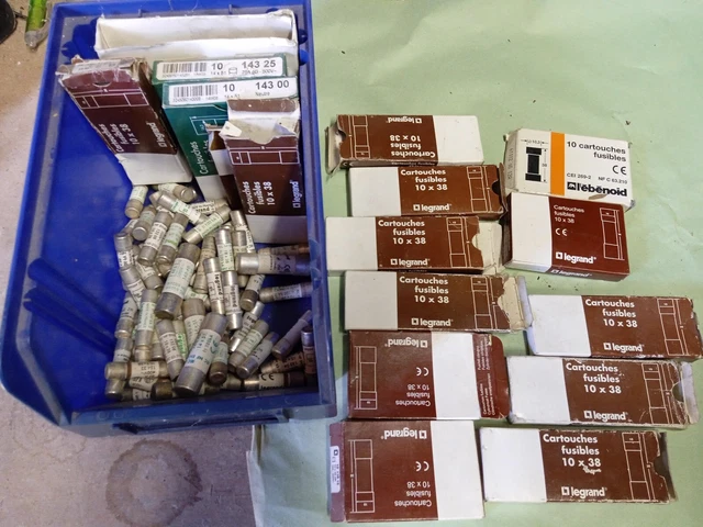 Gros Lot De 1,300kgs De Fusibles Industriels Legrand