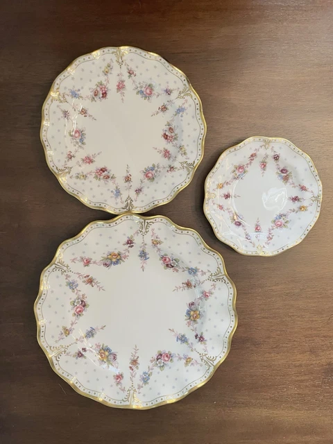 ROYAL CROWN DERBY Royal Antoinette Bone China Decorative Plate 10