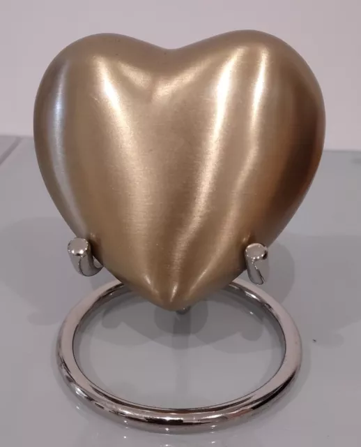 Urna cremazione funebre per ceneri memoria umana gettone cuore ricordo ottone metallo