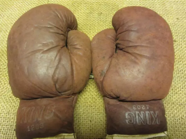 Vintage King Leather Boxing Gloves 12 oz Antique Sports Box Childs 9947