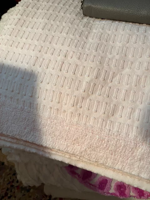 pale pink Morgan Jones buttonhole pattern vint chenille bedspread 72"X1O4" fresh