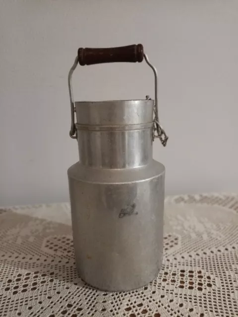 Ancien pot à lait Bidon Aluminium 2 Litres Poignée marron chainette TOURNUS UNIS
