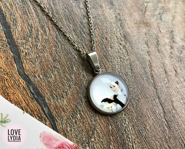 HANDMADE Audrey Hepburn white glamour retro vintage style silver colour necklace