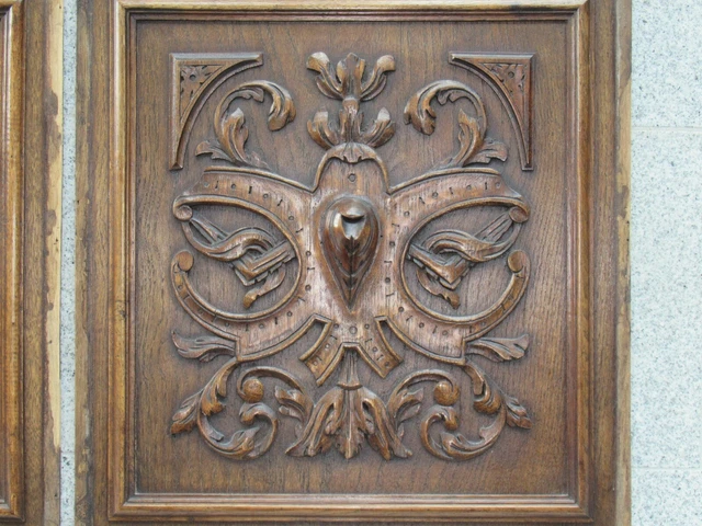 1 pair of hand-carved oak panels around 1880 3
