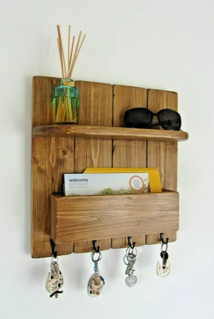 Organizador de pared colgante de madera rústica ganchos con estante y estante para cartas