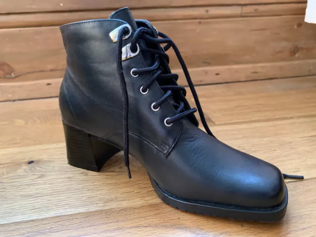 90s lace up best sale boots