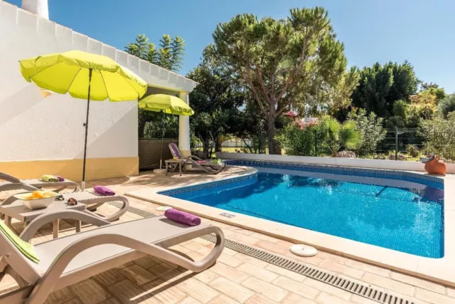  Sunny Algarve  Villa with  private pool Portugal sleeps 6 from  £700 Week. Nov.