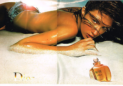 2p PUBLICITE ADVERTISING 075  2001  DIOR  parfum DUNE LAETITIA CASTA 
