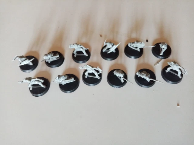 LOT DE 12 figurines à peindre Orques Seigneur des Anneaux LOTR EUR 7,00