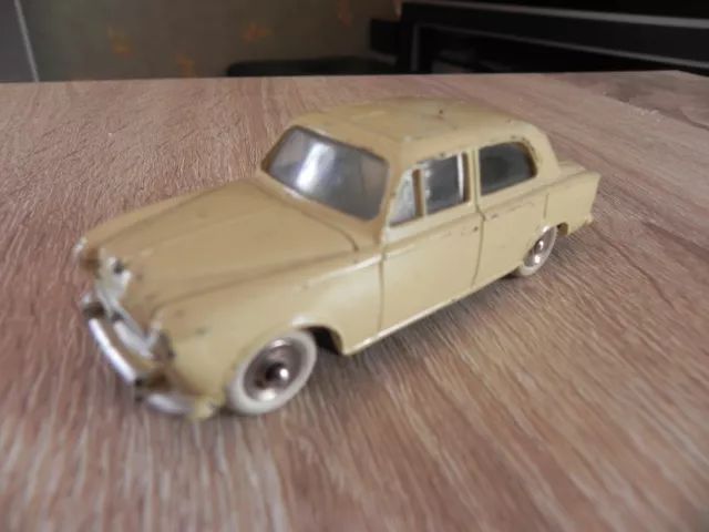 DINKY TOYS France (original) - Peugeot 403 - Réf. 24B - Rare jaune paille 