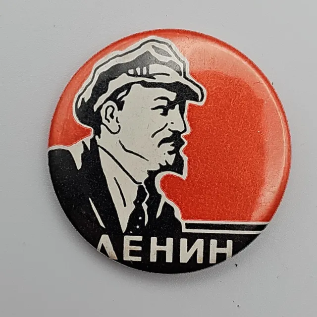 Vladimir Lenin Russian Leader with Socialist Workers Flat Cap Pin Badge 38mm
