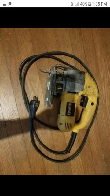 DEWALT 5.5-Amp Variable Speed Keyless Corded Jigsaw 