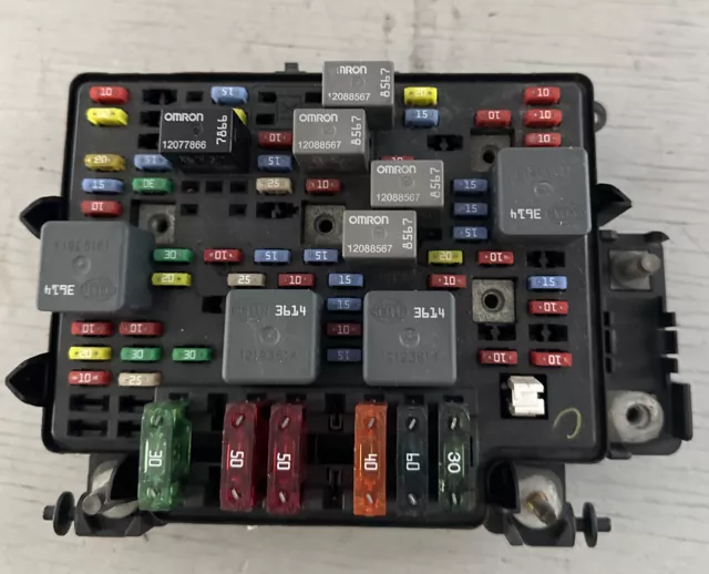 1999-2002 Chevy Silverado 1500 Fusebox Junction Box Wire Harness 15328806-05