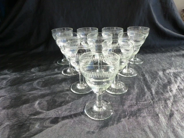 Lot De 2 Verres à Vin Anciens En Verre Doré Rouge Rubis - Style Beidermeier Bohème, Occasion, République Tchèque