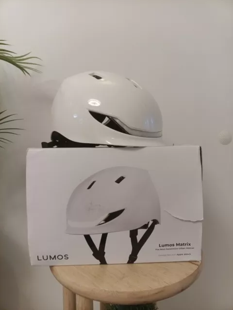 Lumos Matrixhelm 56cm-61cm Jetweiß 580gr mit Fernbedienung und App Steuerung