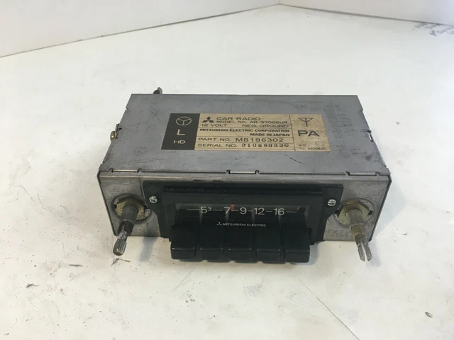 Vintage Mitsubishi Model AR-3700SUR Car Radio - C63