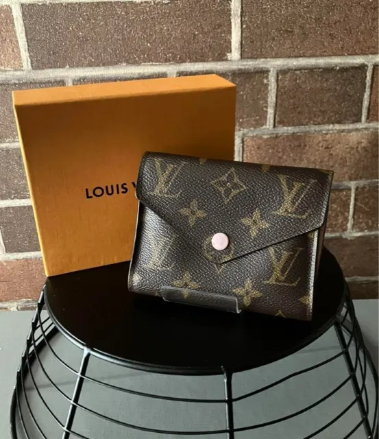 Shop Louis Vuitton PORTEFEUILLE VICTORINE Monogram Unisex Plain Leather  Logo Folding Wallets (M81557, M62472) by Mikrie