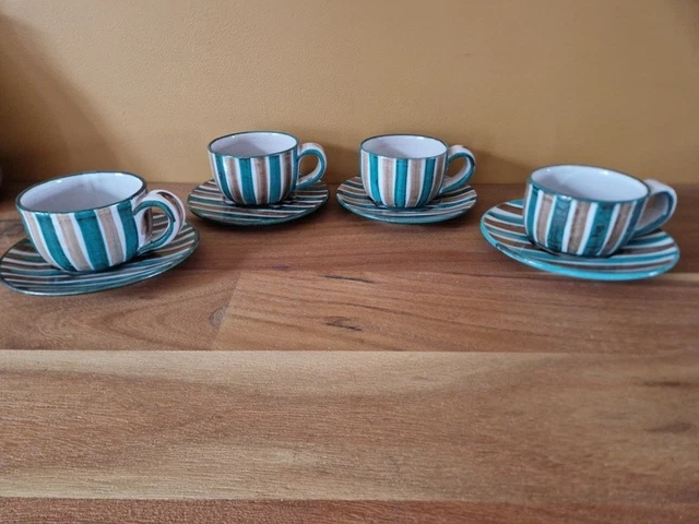 Lot De 4 Tasses à Café Avec Soucoupes Maisons Du Monde - Motif Cœur, Coloris Beige Et Marron, état Impeccable