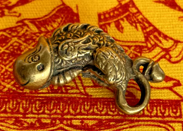 Dragon Statuette Figürchen Amulett Zizi Tätowiert aus Messing Pendel Thailand z4