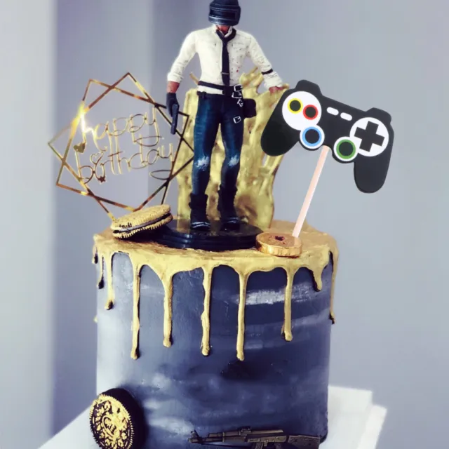 YOOYEH Lot de 9 décorations de gâteau de fête Minecraft Game - Fournitures  de fête d'anniversaire pour garçons et filles - Décorations de super-héros  : : Cuisine et Maison