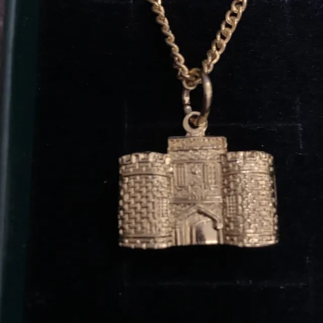 SKIPTON CASTLE YORKSHIRE Vintage Souvenir Collectable Charm Necklace
