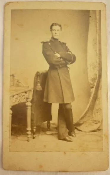 3.CdV Offizier in Uniform Fotograf B. Woltze, Halberstadt um 1860