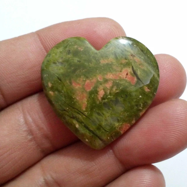Cabochon a forma di cuore di diaspro naturale Unakite 76,85 Crt Gemma...
