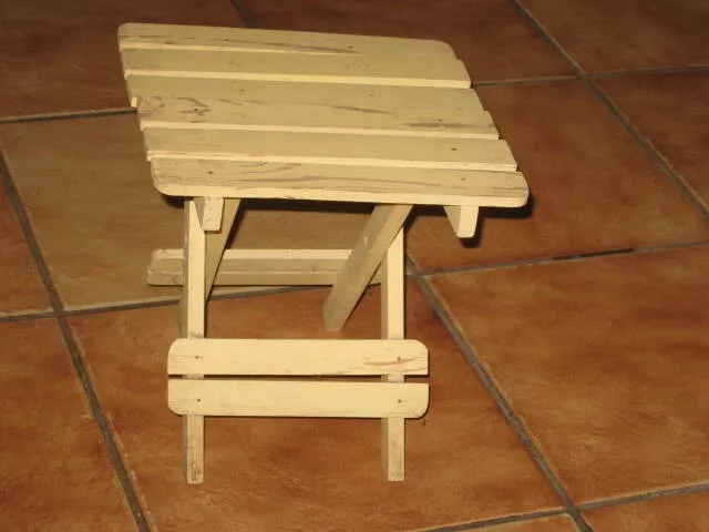 petit tabouret en bois, pliant, enfant BE à repeindre 