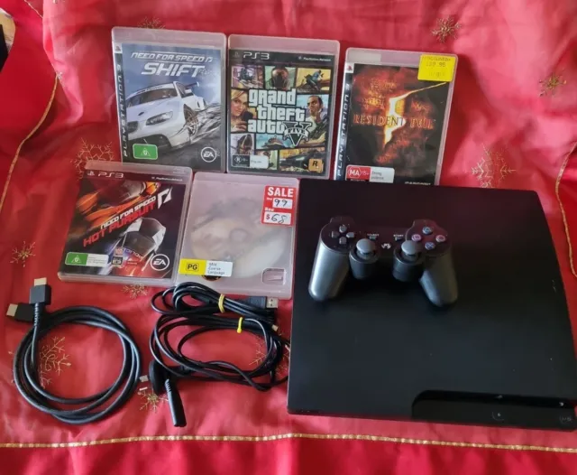 Ps3 Playstation 3 Slim 160GB.        1 Controller & Cables & 5 Games