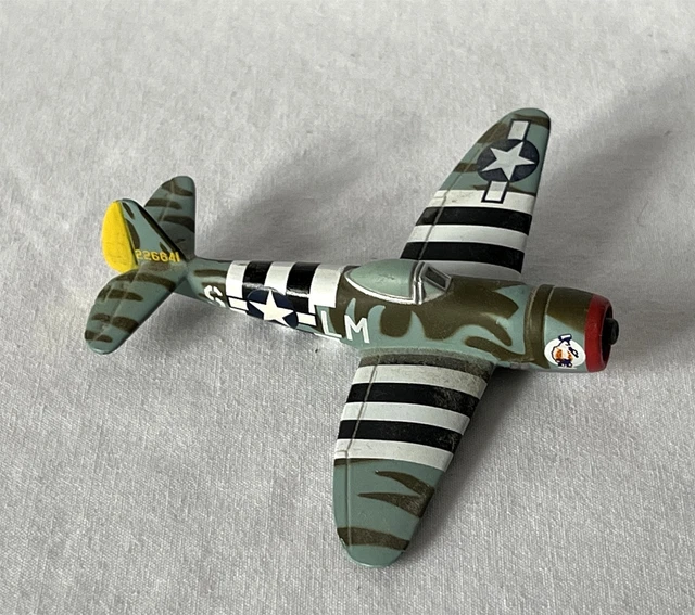 Corgi Vanguards 1/72 Republic P-47D Thunderbolt "Dottie Mae" - 8 Mai 1945 (prévente)