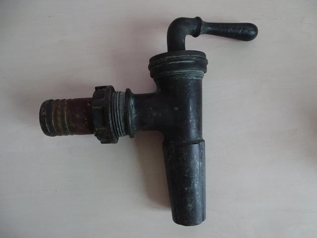 Alter französicher Messing Wasserhahn Aussenwasserhahn für einen Brunnen