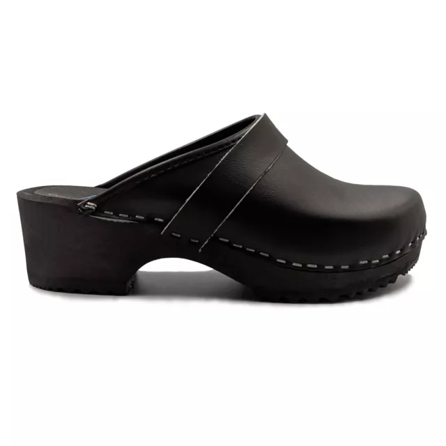 AM-Toffeln 100 Clogs in Black - Wooden Footbed