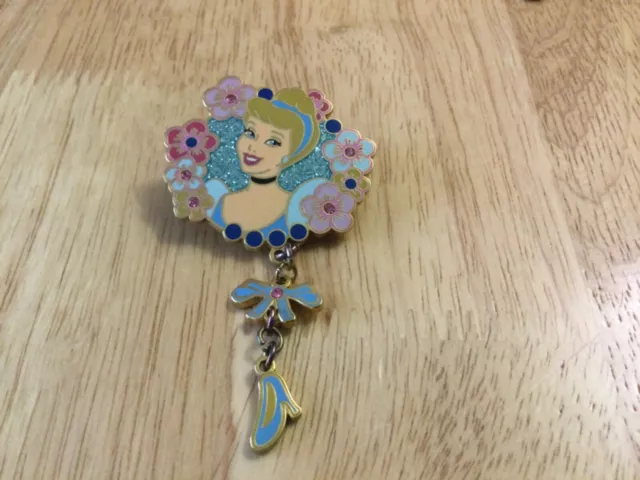 Disney Pin Princess Cinderella Dangle Glitter vintage Rare DLP Disneyland 2008