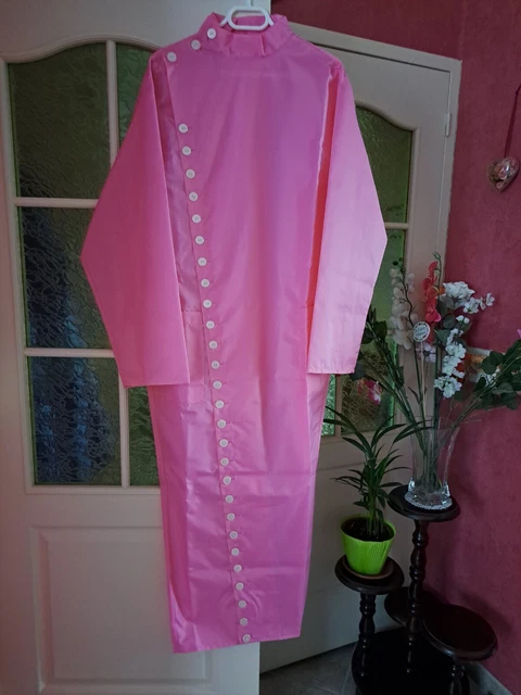 BLOUSE NYLON ROSE Boutonnage L g rement C t Col Officier Et Manches blouse-nylon-rose-boutonnage-l-g-rement-c-t-col-officier-et-manches